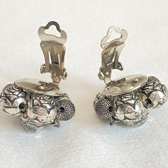 Vintage Silver Tone Roses Surrounding Central Clear Stone Clip On Earrings - Picture 4 of 4